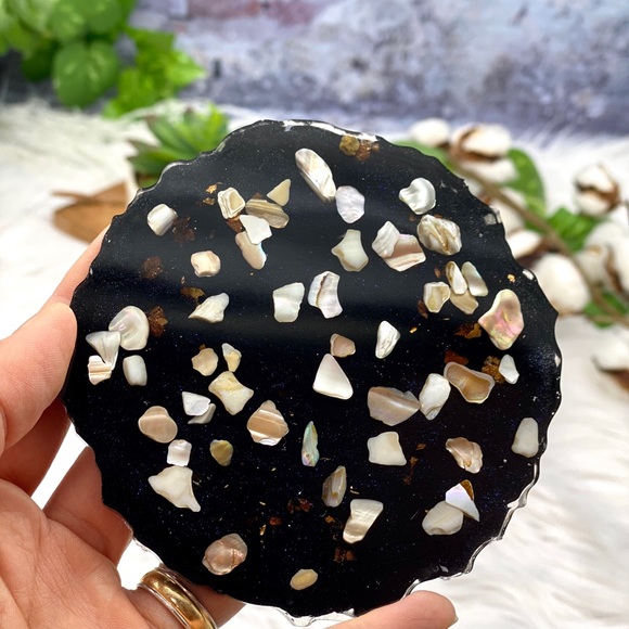 Hand-made resin coaster set - black with crushed sea shells - Picture 3 of 8